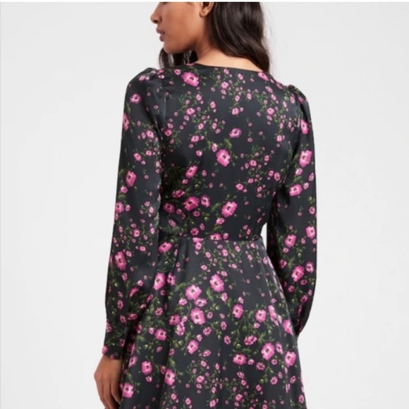 Floral Puff-Sleeve Wrap Dress | Banana Republic - Picture 2 of 7